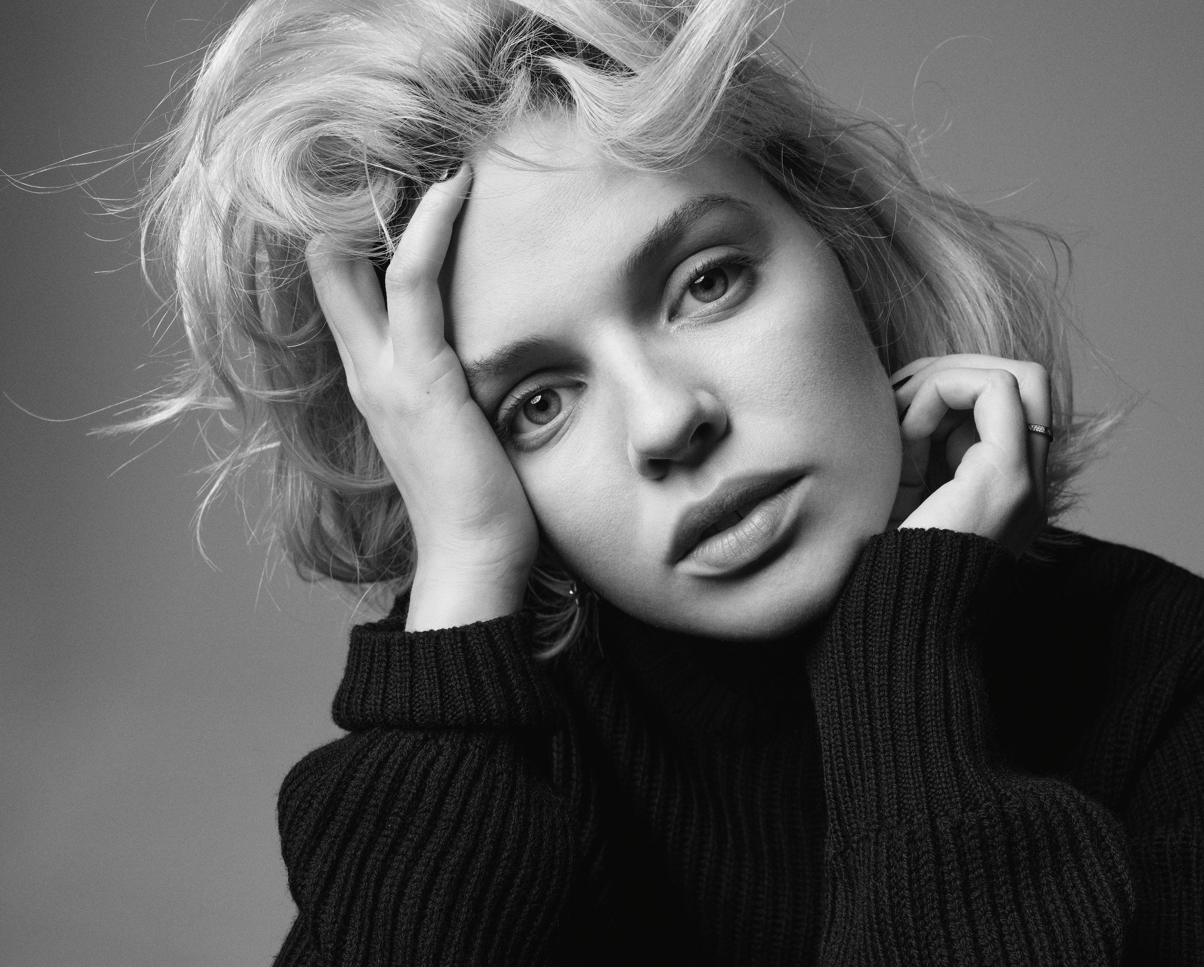 Odessa Young image