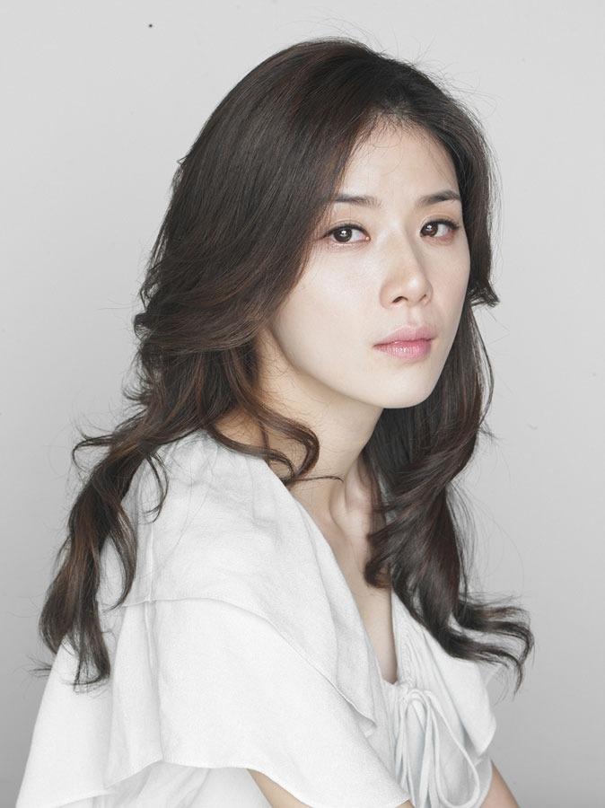 Lee Bo-young image