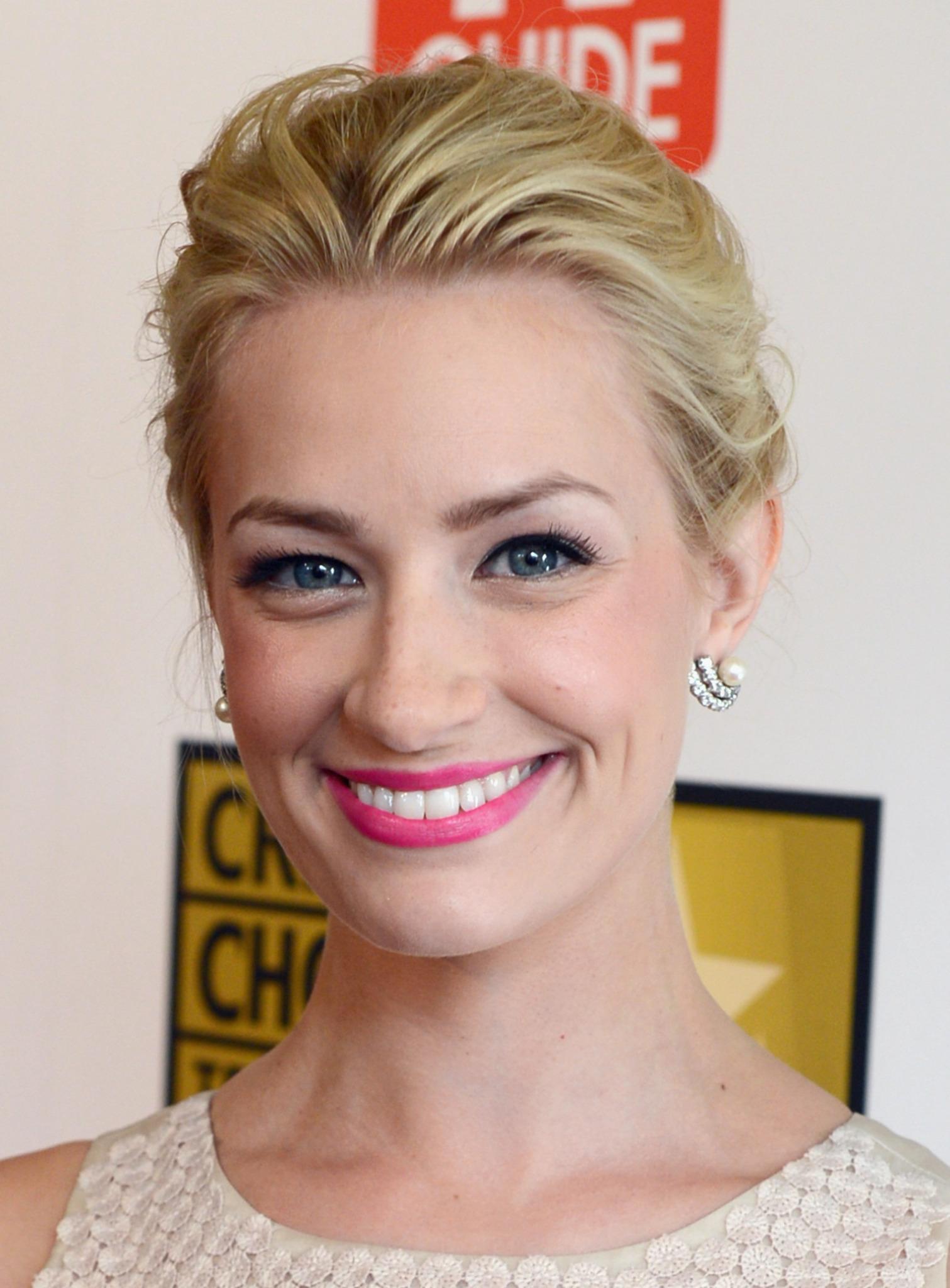 Beth Behrs image